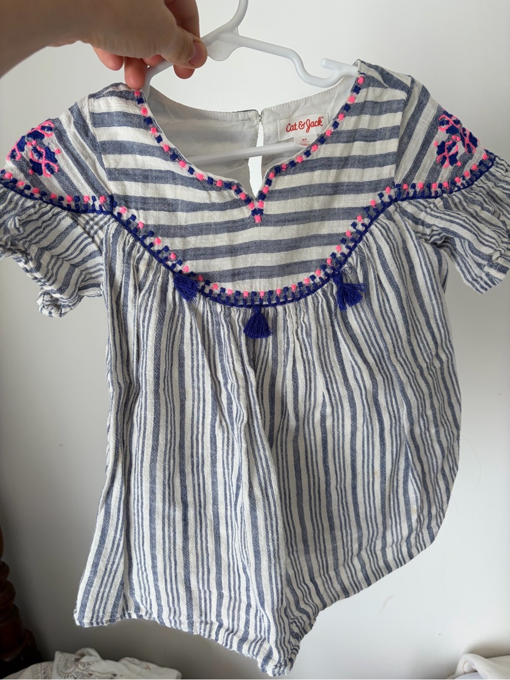 Cat & Jack Girls' Blue & White BOHo top 4at